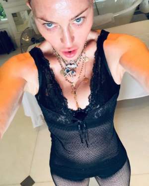Poza cu care Madonna a șocat lumea! La 61 de ani, în chiloți și cu sânii la vedere / FOTO