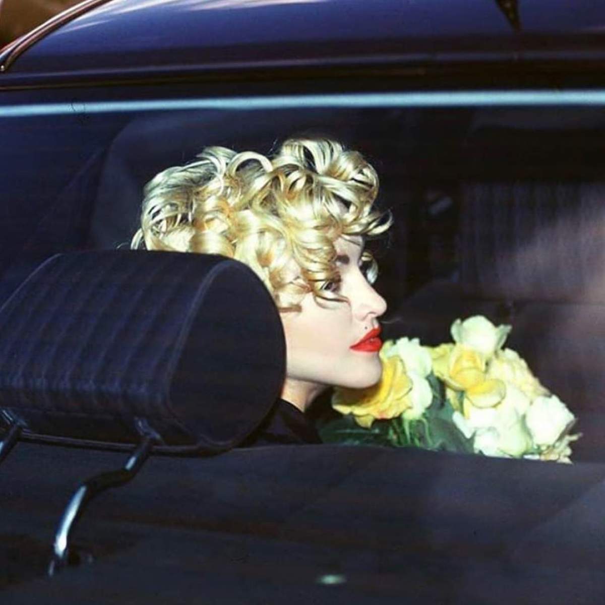 Poza cu care Madonna a șocat lumea! La 61 de ani, în chiloți și cu sânii la vedere / FOTO