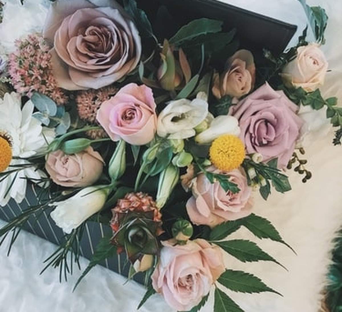 Flori în cutii speciale, pentru ocazii deosebite, pe care le poți comanda online!