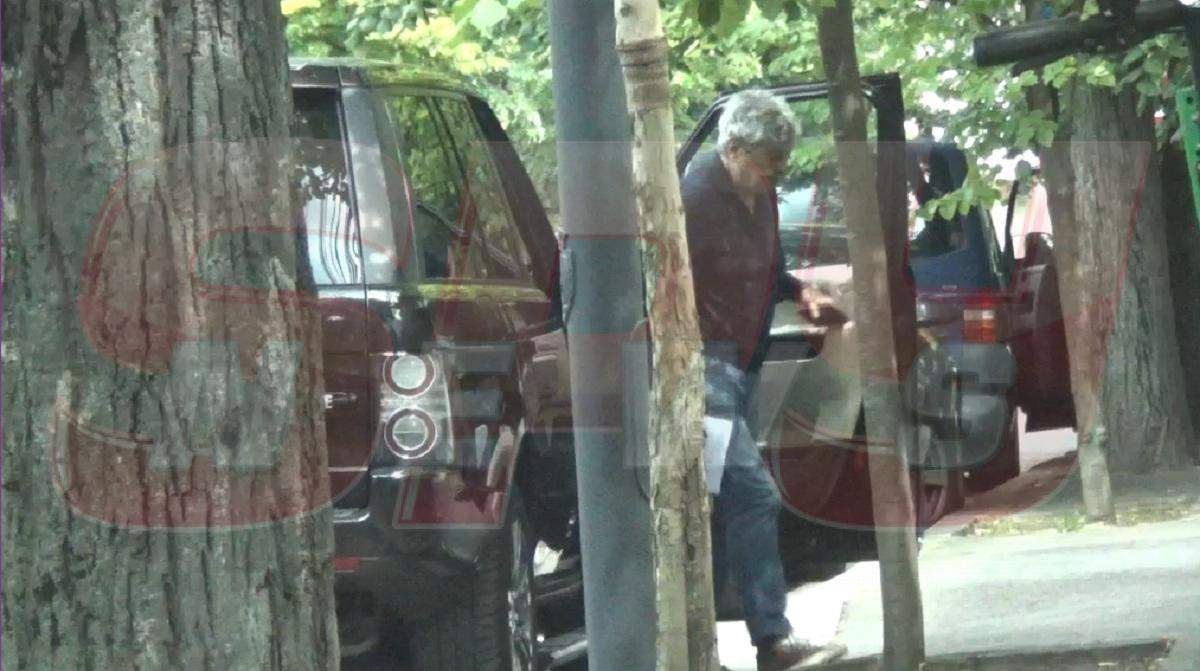 PAPARAZZI / Atenție, trece Mircea Lucescu! Cu poftă de taclale, a reușit să încurce circulația bine de tot