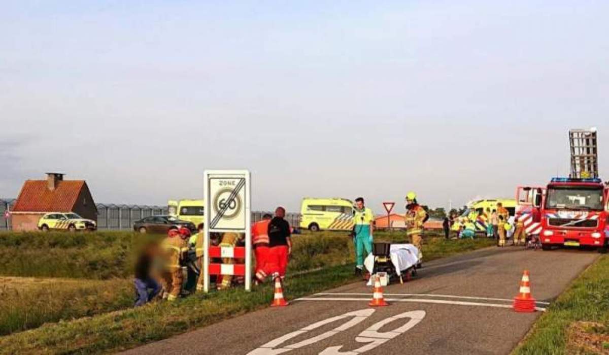 Accident mortal în Olanda! Doi români și-au pierdut viața, iar alți șapte persoane sunt rănite, după ce microbuzul care îi ducea la muncă s-a izbit puternic de un autoturism