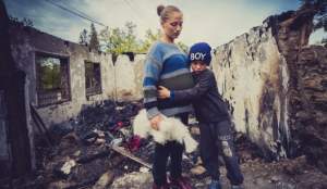 Drama trăită de un copil din Botoșani, după ce casa i-a fost mistută de flăcări! A rămas fără singurii adidași noi cu care urma să meargă la școală
