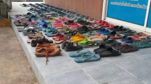 FOTO / Un tânăr de 24 de ani face sex cu.. papucii! Bărbatul a furat peste 120 de perechi de la vecini