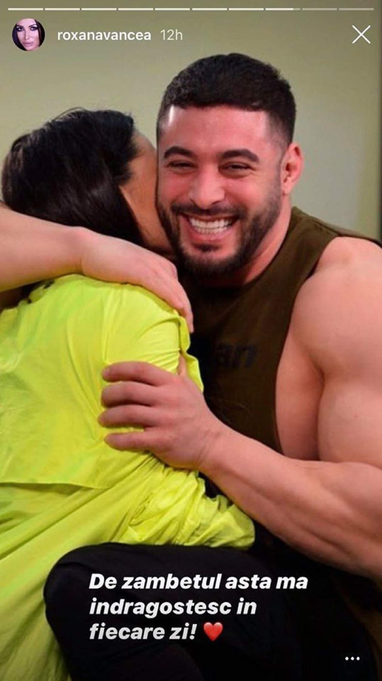 FOTO / Roxana Vancea și soțul său, sărut pătimaș pe Internet! Cei doi au fost protagoniștii unor ipostaze demne de îndrăgostiți