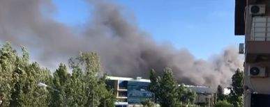 Incendiu de proporții în sudul Capitalei. Zeci de autospeciale au fost trimise la fața locului / VIDEO