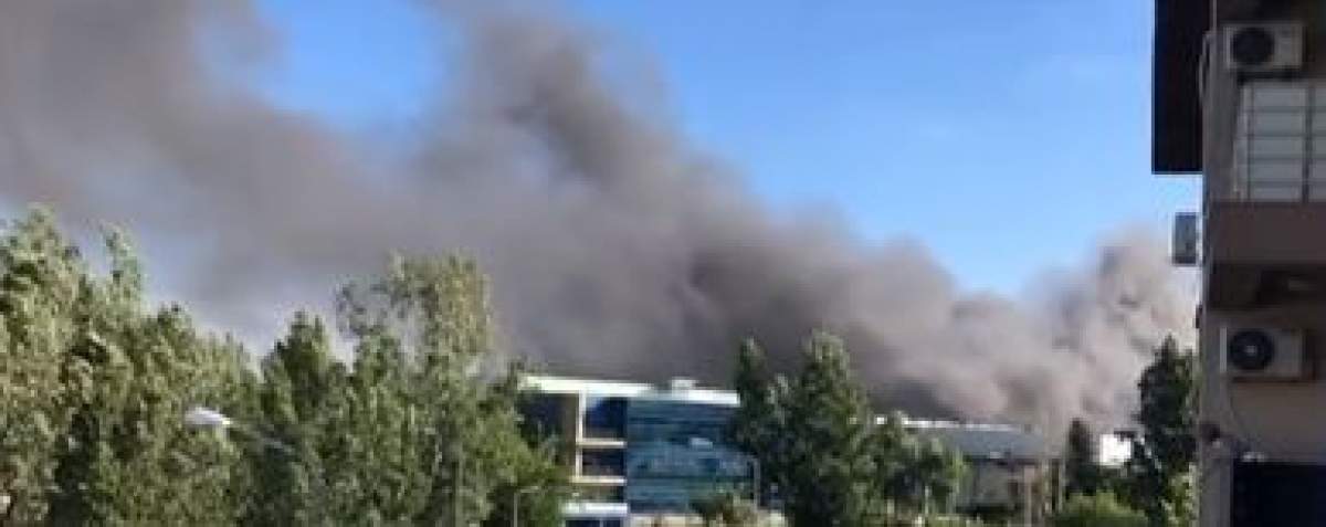 Incendiu de proporții în sudul Capitalei. Zeci de autospeciale au fost trimise la fața locului / VIDEO