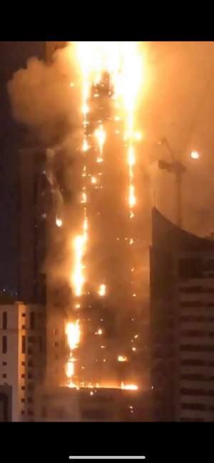 VIDEO / Incendiu violent la un zgârie-nori din Dubai, chiar lângă Burj Khalifa! Mai mulți oameni se aflau în interior