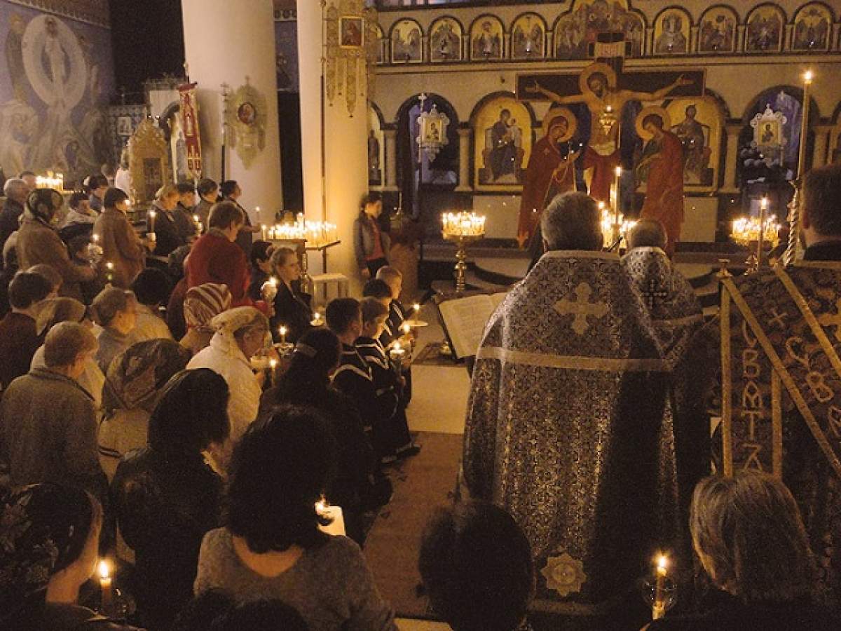 Slujbele religioase vor avea loc în aer liber, chiar dacă bisericile rămân închise după 15 mai. Anunțul făcut de premierul României