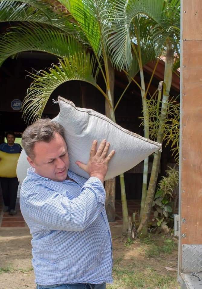Dragoș Dolănescu, gest impresionant pentru șomerii din Costa Rica! Politicianul și-a donat jumătate din salariu pentru a-i ajuta pe cei sărmani