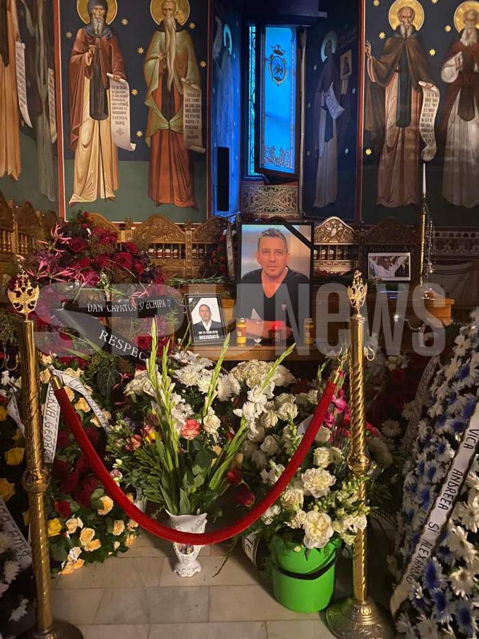 GALERIE FOTO / Altar impresionant de coroane pentru Costin Mărculescu. Prietenii și-au luat rămas bun prin mesaje sfâșietoare. „Nu te vom uita niciodată”