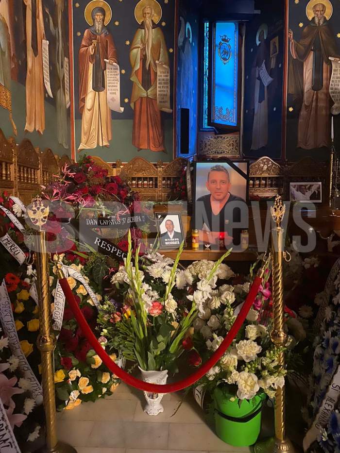 GALERIE FOTO / Altar impresionant de coroane pentru Costin Mărculescu. Prietenii și-au luat rămas bun prin mesaje sfâșietoare. „Nu te vom uita niciodată”