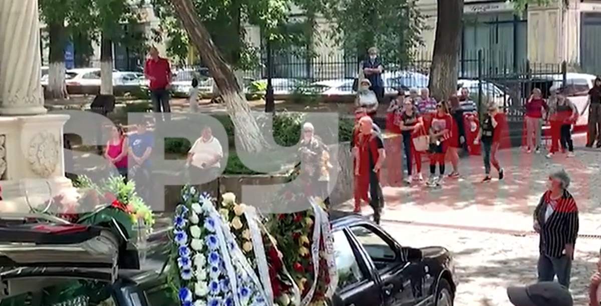 VIDEO PAPARAZZI / A aflat vestea în direct, iar acum a venit să-și ia adio! Dan Capatos, prezent la înmormântarea prietenului său, Costin Mărculescu!