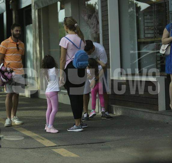 VIDEO PAPARAZZI / Fiica milionarilor Camelia și Dan Șucu și-a ales bine partenerul de viață! Cum se lasă răsfățate Cristina și cele două fetițe