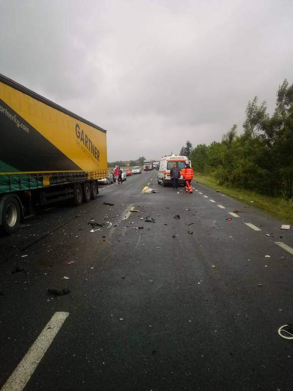 FOTO / Un tânăr de 19 ani a murit într-un accident cumplit, în Timiș. Primele imagini!