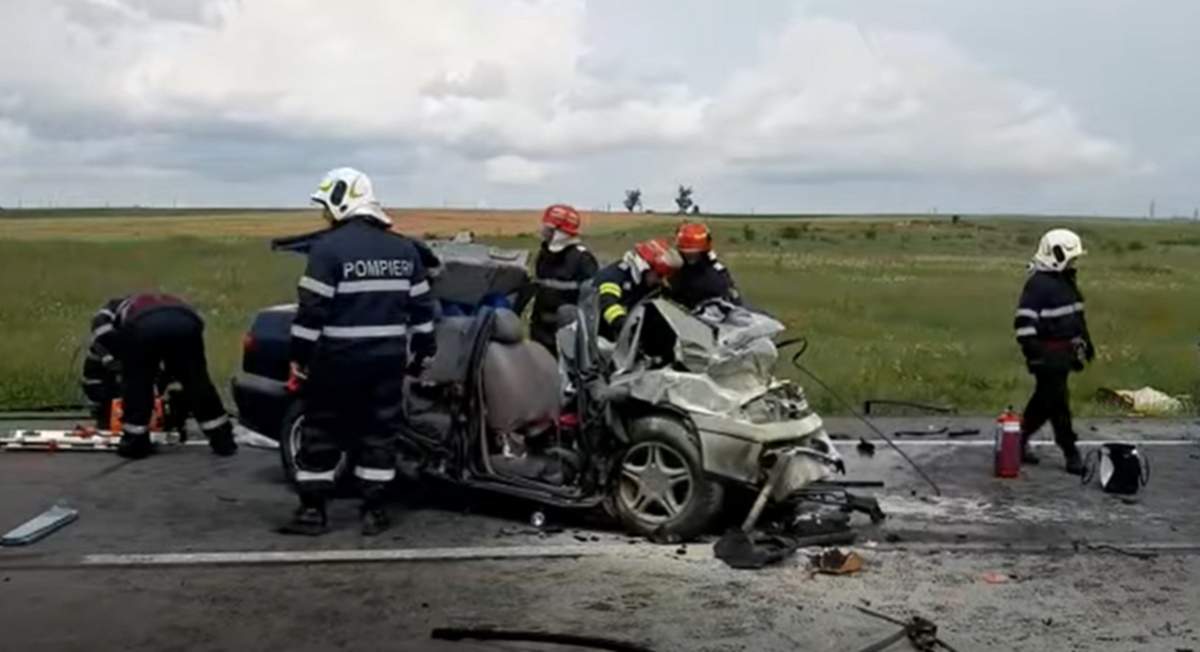 VIDEO / Accident grav în Craiova! Trei persoane au murit, după ce mașina în care se aflau s-a izbit violent de un camion!