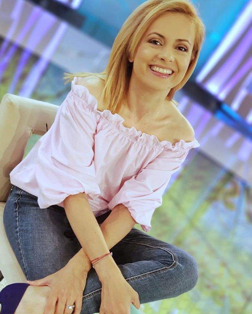 Simona Gherghe, cea mai strictă și grijulie mămică. Ce le-a interzis celor doi copii fosta prezentatoare TV. Fanii nu sunt deloc de acord: ”Niciodată de față cu ei” / FOTO