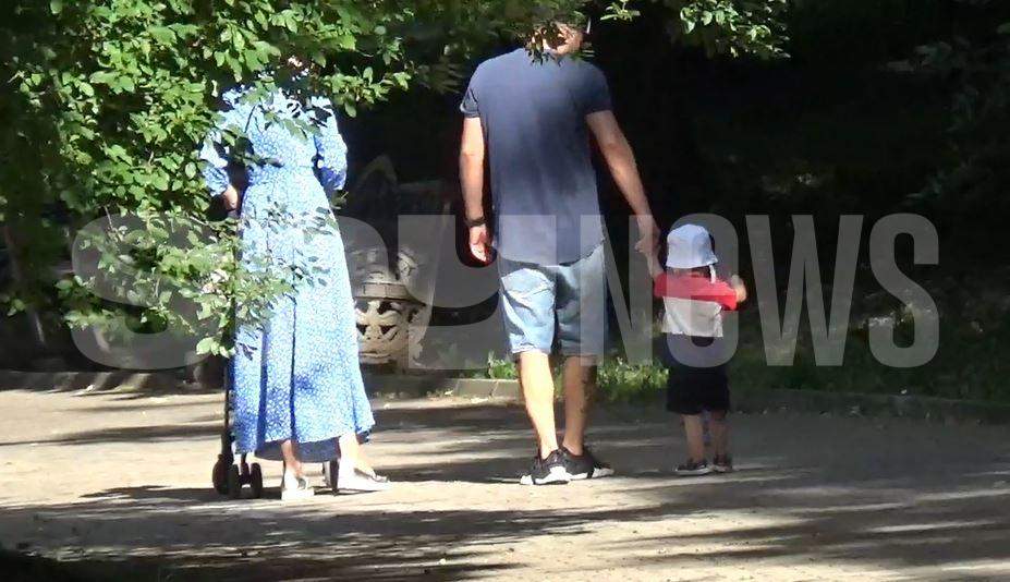 VIDEO PAPARAZZI / Când nu e la filmări, se dedică familiei! ”Dorel” din ”Las Fierbinți” este un tătic model! Imagini emoționante cu actorul și fiul său, în parc