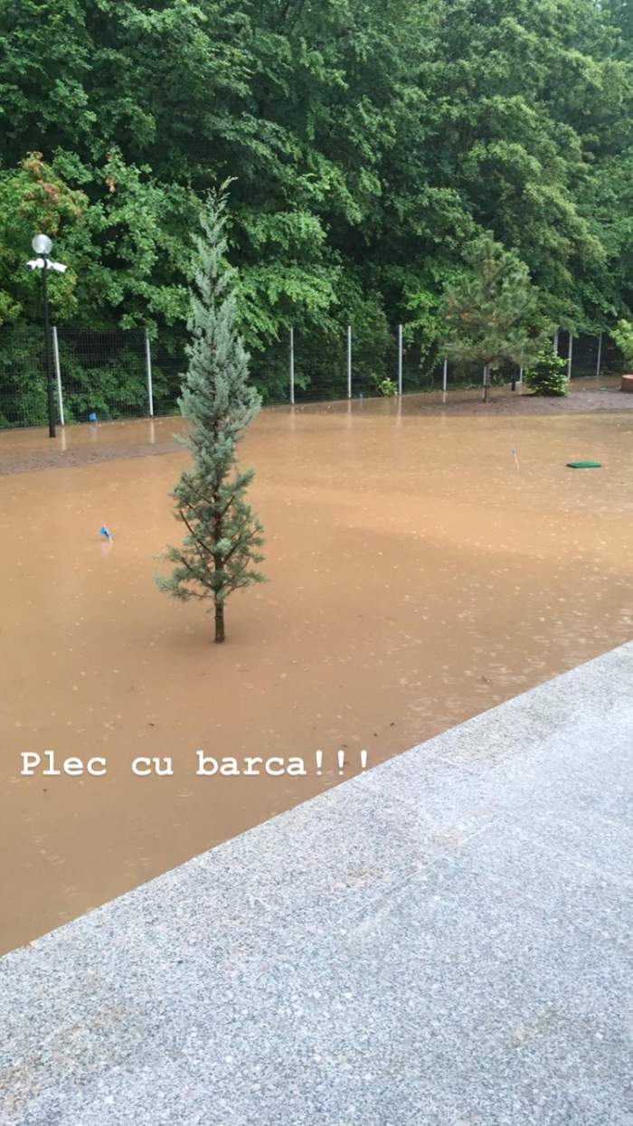 Fericirea mutării la casă nouă i-a fost umbrită de prima ploaie. Mirela Vaida, blocată în propria locuință din cauza condițiilor meteo: ”Plec cu barca” / FOTO