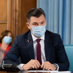 FOTO / O nouă gafă marca Ionuț Stroe! Ce a făcut ministrul Tineretului, după ce a apărut în chiloți la televizor