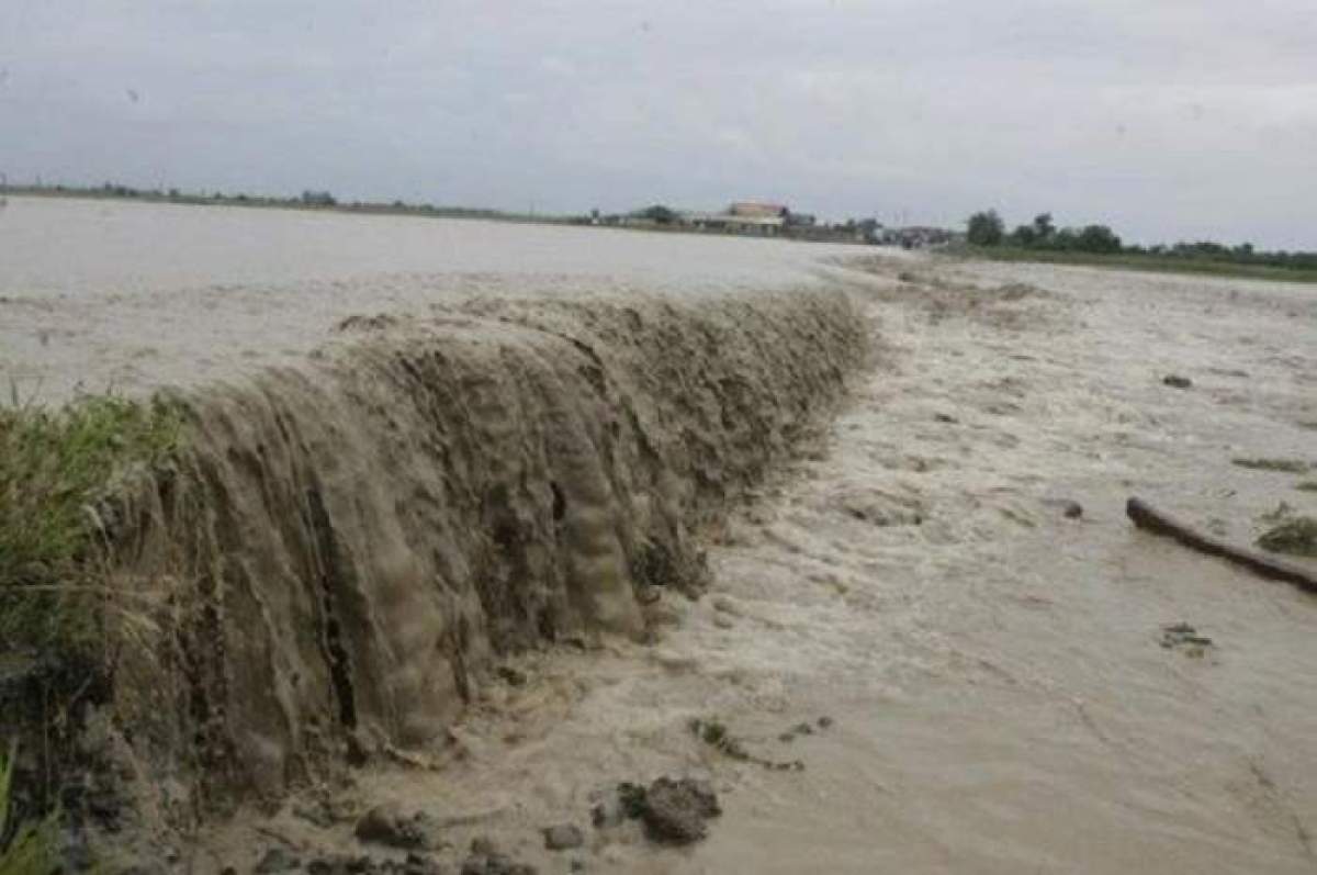 Avertismentul ANM: cod roșu de ploi torențiale și inundații în Harghita și Mureș! Până când este în vigoare alerta
