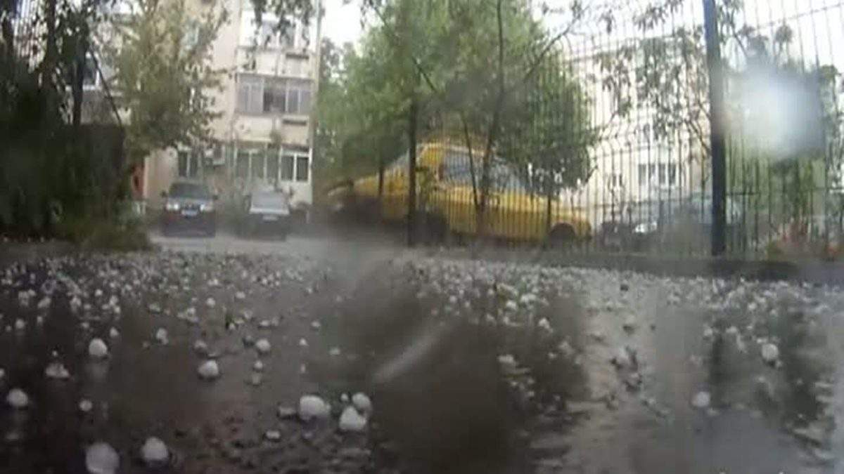 Vremea extremă continuă în România! Codul portocaliu de vijelii a fost extins