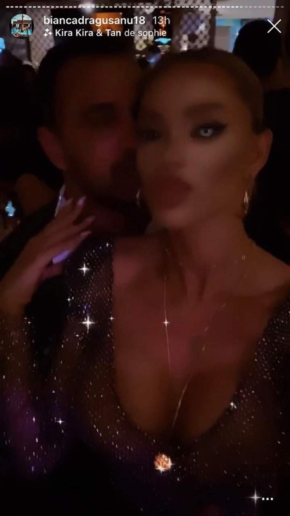 FOTO / Bianca Drăgușanu a îmbrăcat cea mai transparentă rochie și a lăsat la vedere tot! Alex Bodi nu și-a mai putut lua ochii de la ea și a sărutat-o cu foc, în public!