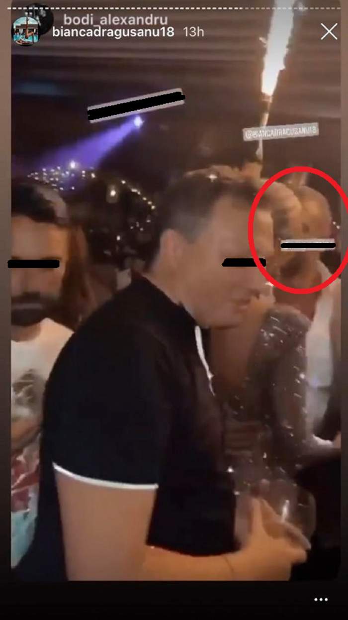 FOTO / Bianca Drăgușanu a îmbrăcat cea mai transparentă rochie și a lăsat la vedere tot! Alex Bodi nu și-a mai putut lua ochii de la ea și a sărutat-o cu foc, în public!