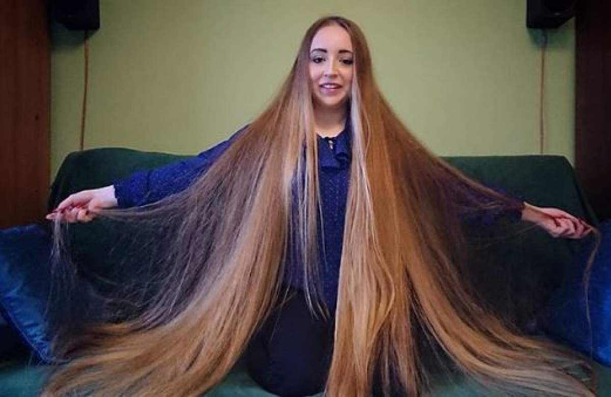 FOTO / Care este motivul pentru care nu s-a mai tuns de cinci ani! Secretul tinerei cu părul până la pământ: ”Singurul avantaj al meu”