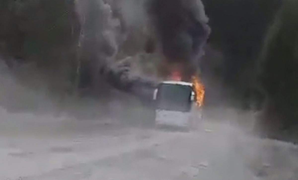 Un autocar a luat foc pe DN1, în Azuga! Care este starea celor 46 de pasageri 