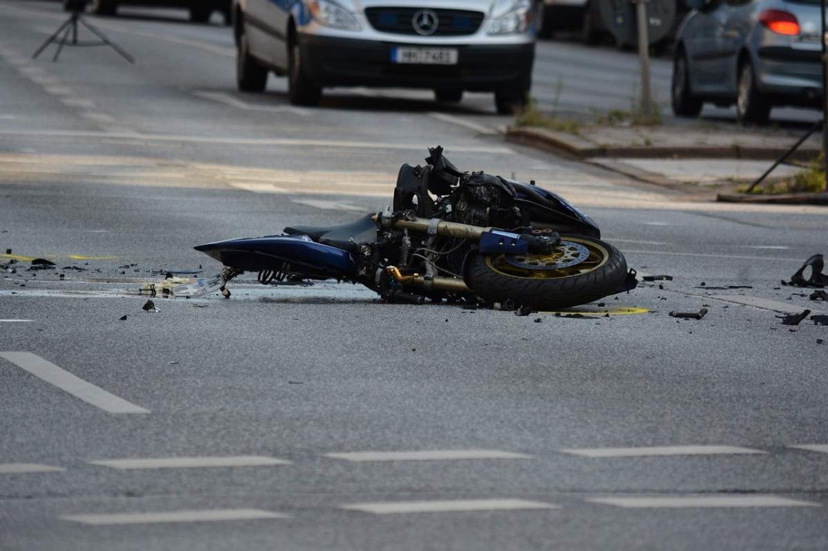 Un copil de 10 ani a murit în Capitală, după ce a fost spulberat de o motocicletă
