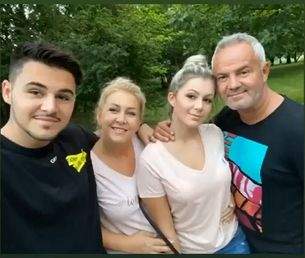 Familia lui Mario Fresh s-a reunit după pandemie. Artistul se bucură de clipe unice lângă părinții și sora sa / FOTO