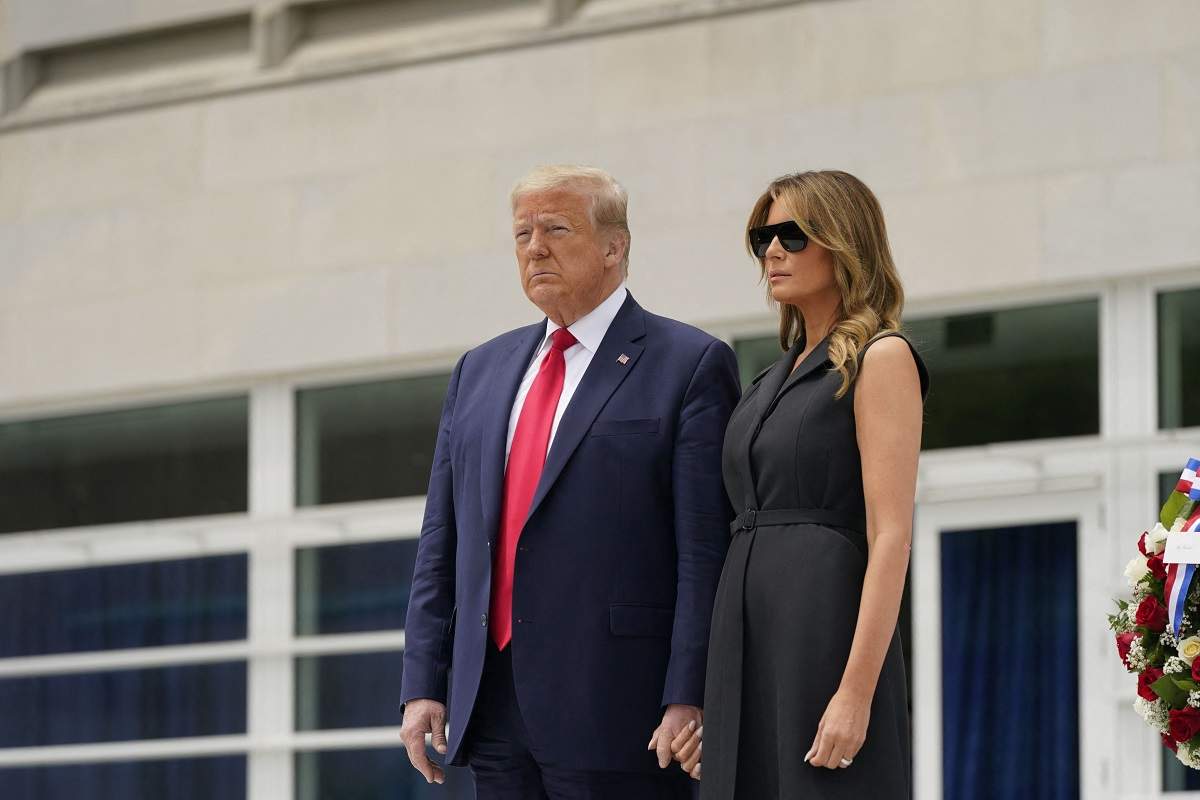 Melania Trump, prima apariție publică de la izbucnirea revoltei din SUA. Soțul a forțat-o să zâmbească / VIDEO