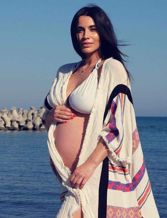 Cum arată Lili Sandu în costum de baie, după ce a fost criticată că s-a îngrășat 18 kilograme în sarcină! Vedeta mai are puțin și va naște / FOTO