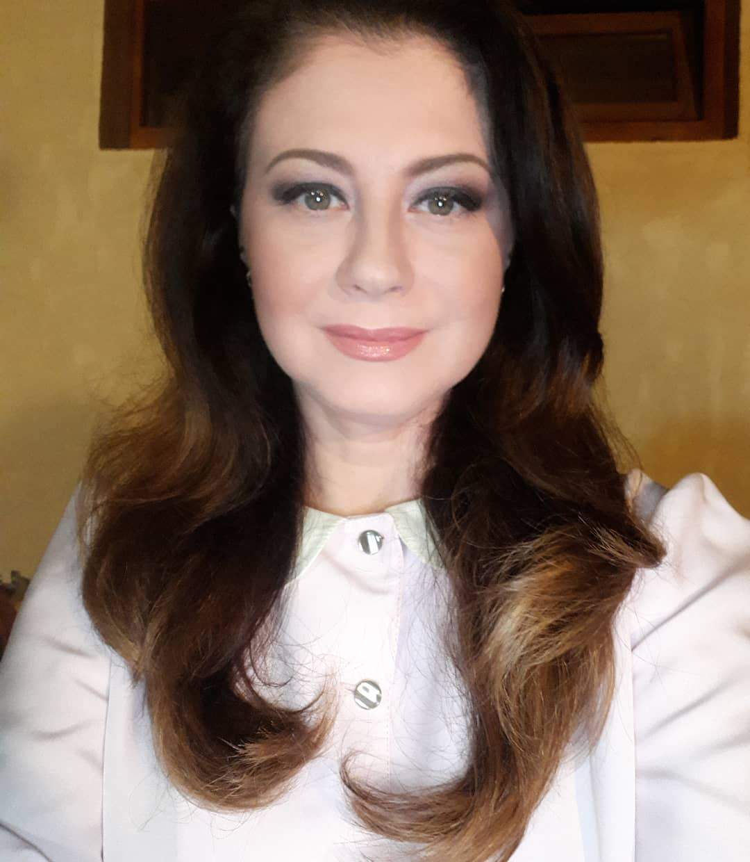 Corina Dănilă și-a găsit mașina cu parbrizul spart. Actrița, în stare de șoc: ”Mulțumesc”