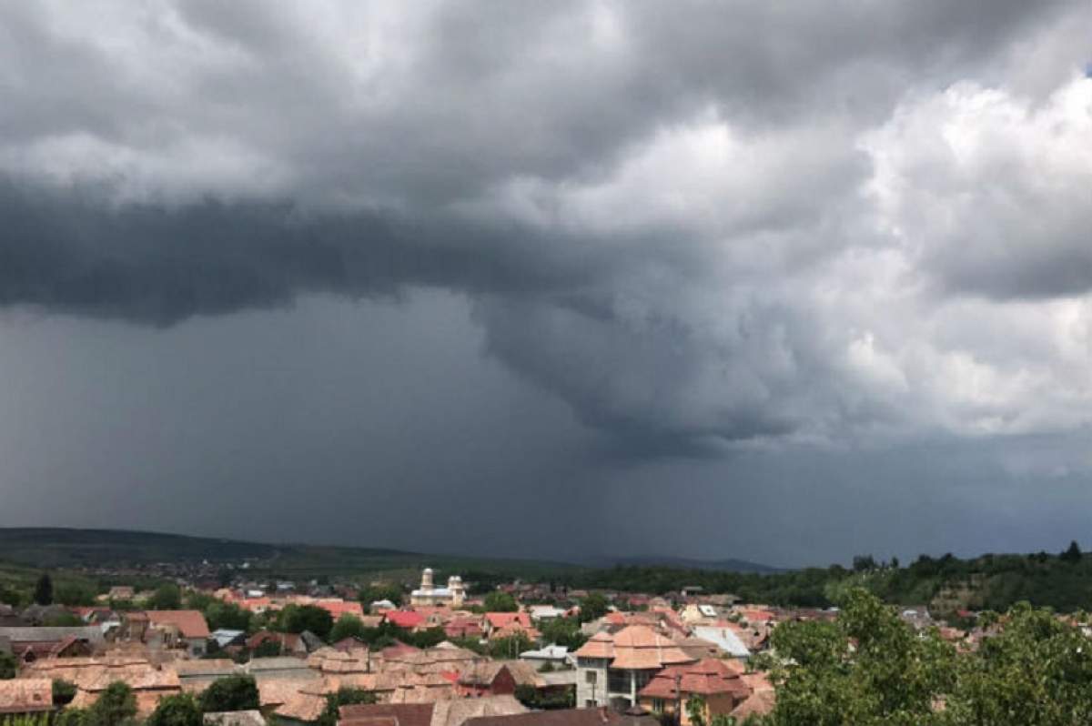 ANM a emis cod galben de ploi, vijelii și grindină. Până când este valabilă avertizarea meteo