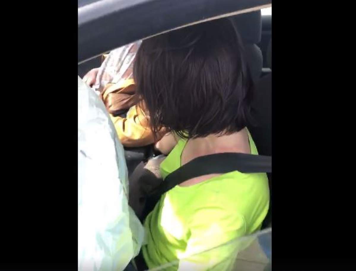VIDEO / Imagini șocante cu o șoferiță drogată care a produs un accident de circulație în Capitală! În ce stare se afla pasagera din dreapta