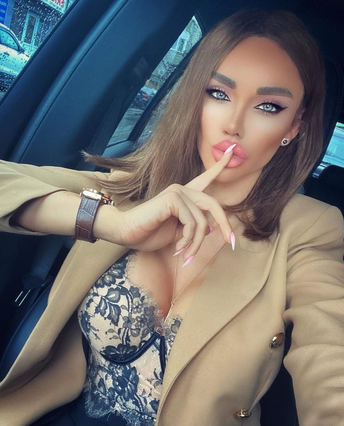 Bianca Drăgușanu nu se cumințește deloc. Diva le-a arătat tuturor cum arată posteriorul ei, după ce s-a tunat / VIDEO