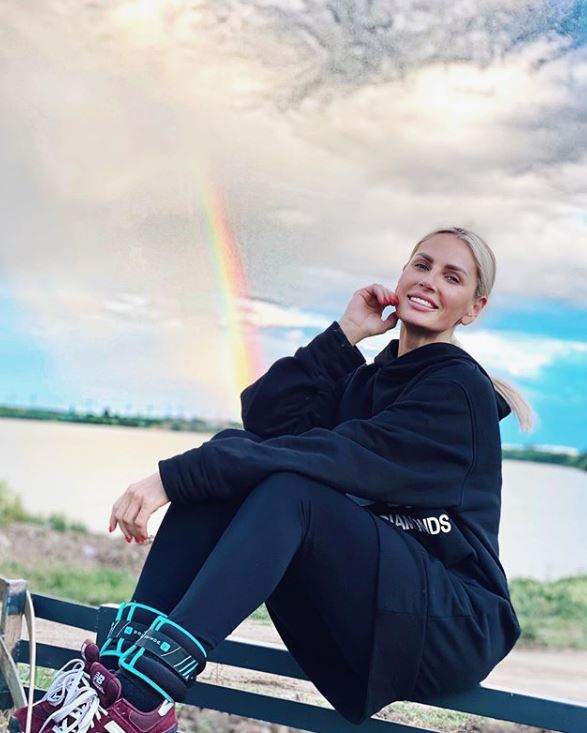 Andreea Bănică, dată de gol de propria fiică! Sofia dă tot din casă, spre „disperarea” frumoasei sale mame: „Stă aproape toată ziua în oglindă”