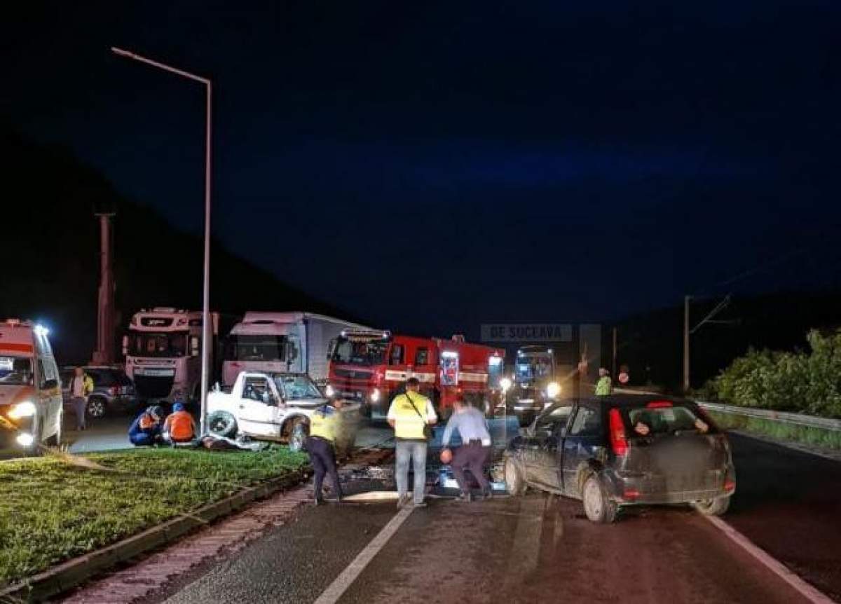 Un sucevean a murit, iar alte trei persoane au fost rănite, după ce două mașini s-au lovit frontal / FOTO