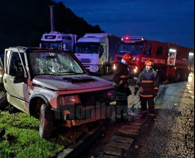 Un sucevean a murit, iar alte trei persoane au fost rănite, după ce două mașini s-au lovit frontal / FOTO