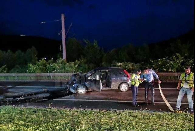 Un sucevean a murit, iar alte trei persoane au fost rănite, după ce două mașini s-au lovit frontal / FOTO