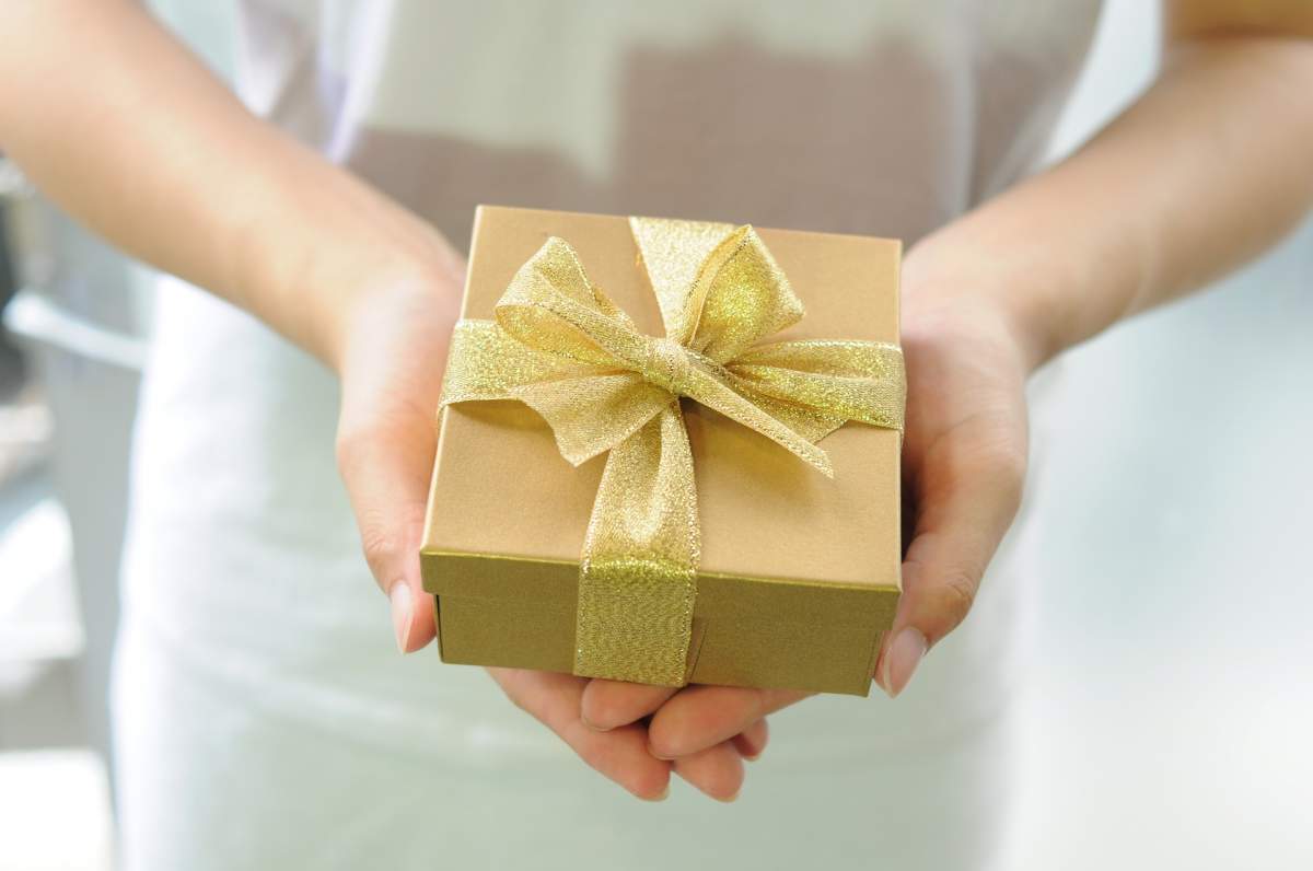 Șapte cadouri pe care nu trebuie să le accepți niciodată! Acestea pot aduce ghinion, boli și despărțiri