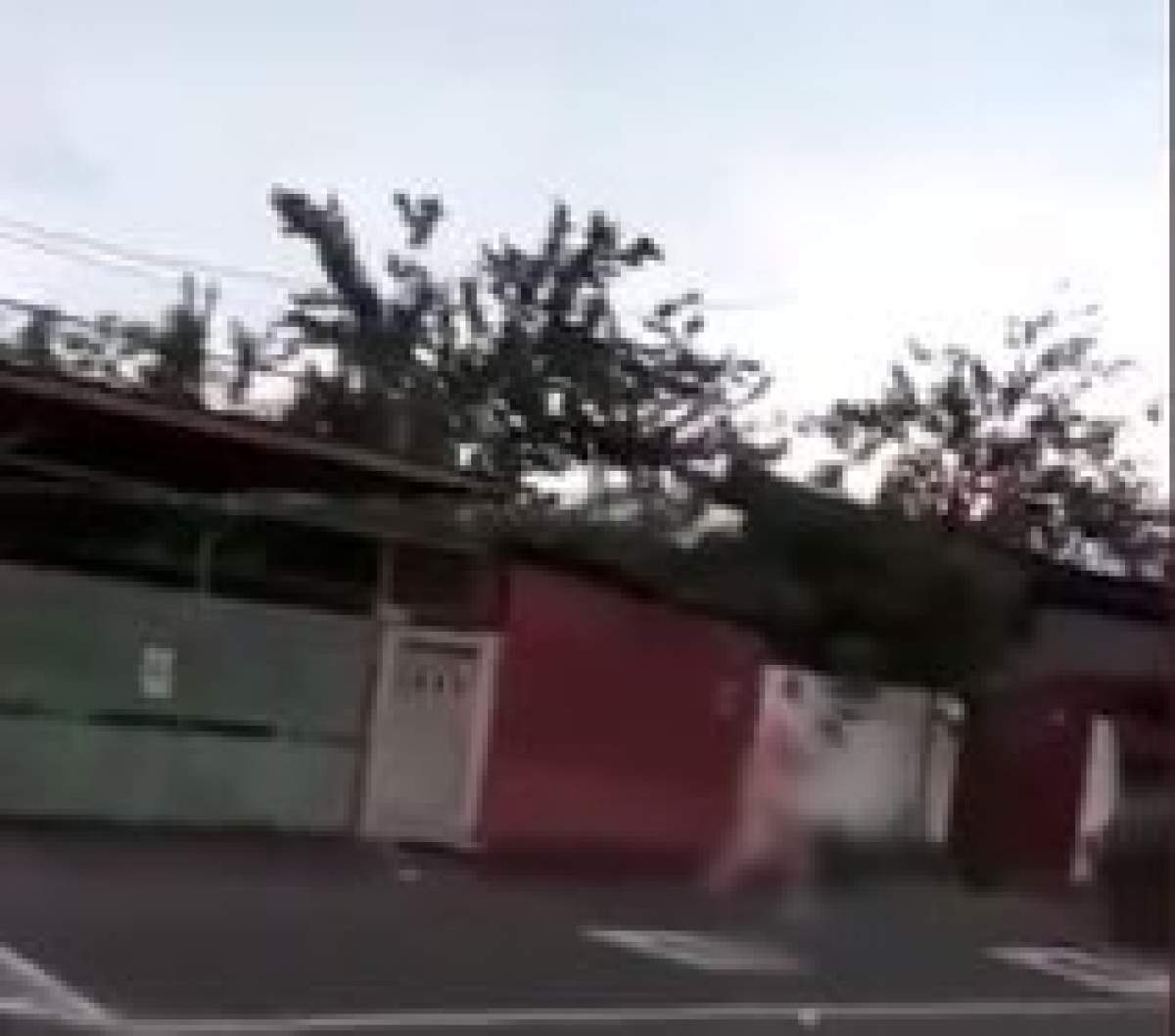 Bărbat, prins în pat cu o femeie măritată, fugărit, dezbrăcat, pe străzile din Craiova. Soțul a filmat totul / VIDEO