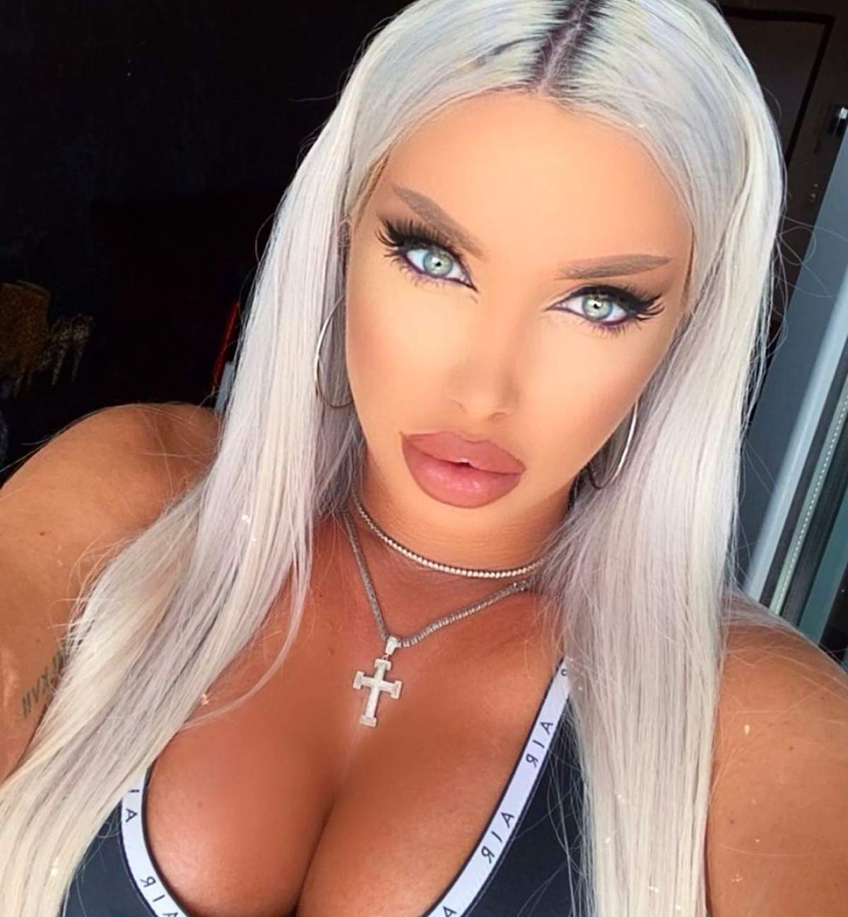 Loredana Chivu și... ”admiratorul secret”! Ce cadou a primit diva sexy direct la malul mării / FOTO