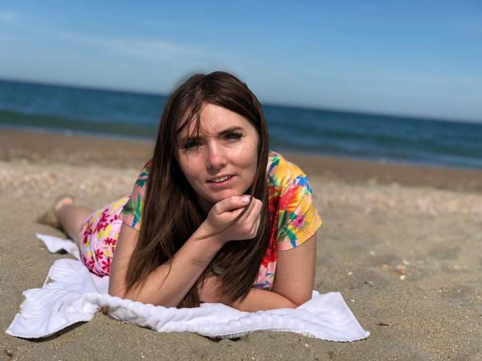 Vulpița s-a reunit cu fetița, la Blăgești! Imagini cu viața de la sat a Veronicăi, după ce a lăsat Capitala în spate