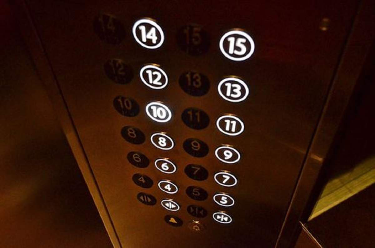 Peste 70 de persoane infectate cu coronavirus, după ce o femeie bolnavă a urcat cu liftul în clădirea în care locuia!