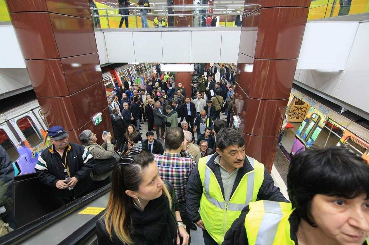 Se impun noi reguli la metrou, după ce s-a reclamat că oamenii nu poartă mască