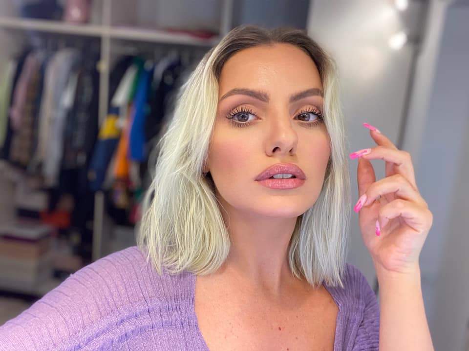 Să vezi și să nu crezi! Ce studii are, de fapt, Alexandra Stan