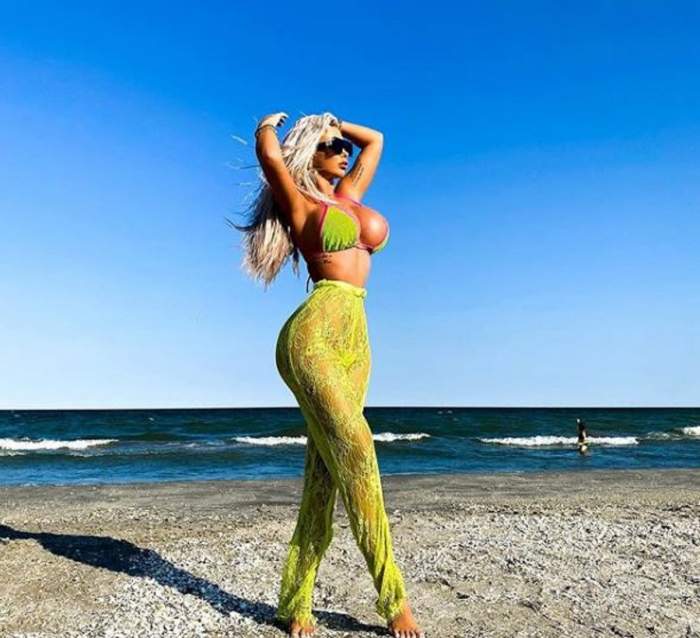 Loredana Chivu și-a etalat silicoanele de 2 kilograme în cel mai sexy costum de baie! Vedeta, ipostaze incendiare pe plajă! / FOTO