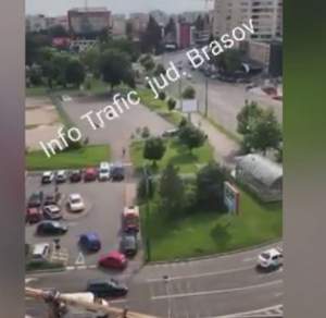 Un autoturism a circulat sute de metri pe contrasens! Imagini șocante cu șoferul român, pe cel mai aglomerat bulevard din Brașov / FOTO
